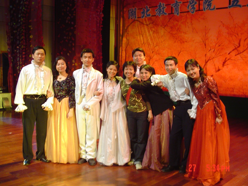 从三尺讲台到敲钟舞台：外院优秀...